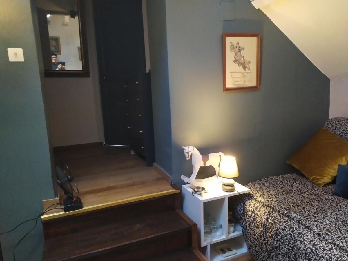 PETIT SAINT HUBERT 1 à 4 PERSONNES Acomodação com café da manhã Velles  Exterior foto